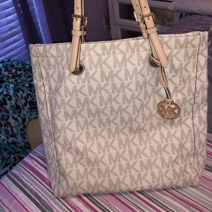MICHAEL KORS SIGNATURE JET SET NORTH SOUTH TOTE